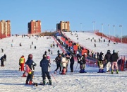 九游:从400到10万——一座滑雪场撬动的城市更新实践